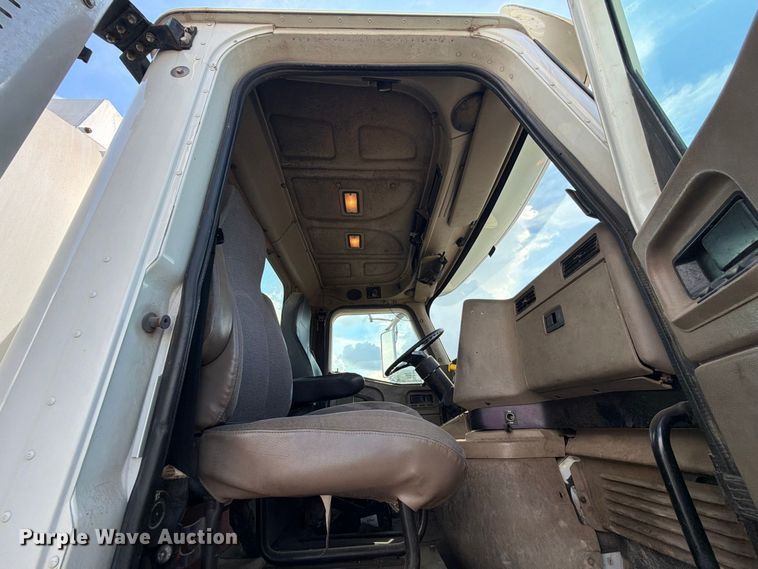 image for item EA7333 2015 International DF677 Fuel Truck