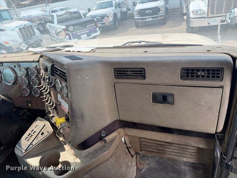 image for item EA7333 2015 International DF677 Fuel Truck