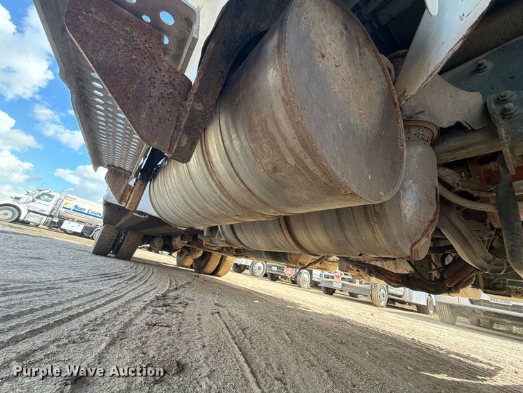 image for item EA7333 2015 International DF677 Fuel Truck