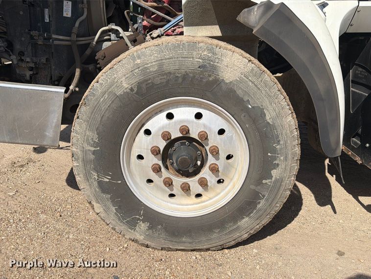 image for item EA7333 2015 International DF677 Fuel Truck