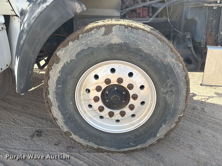 image for item EA7333 2015 International DF677 Fuel Truck