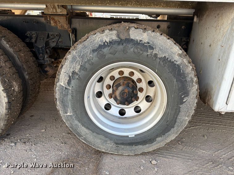 image for item EA7333 2015 International DF677 Fuel Truck