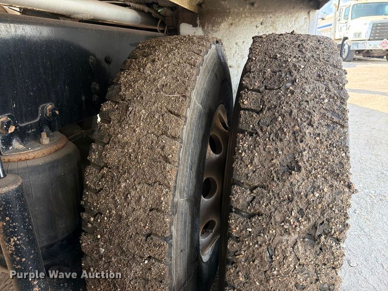 image for item EA7333 2015 International DF677 Fuel Truck