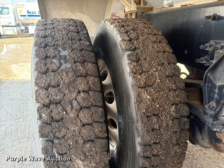 image for item EA7333 2015 International DF677 Fuel Truck