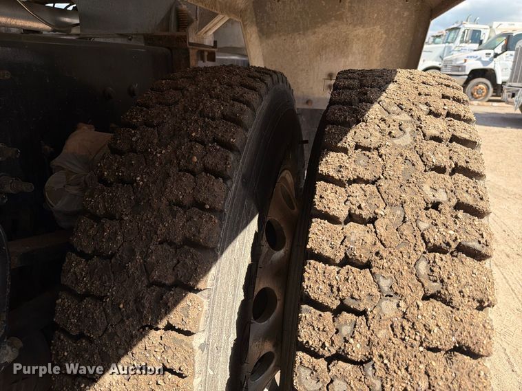 image for item EA7333 2015 International DF677 Fuel Truck