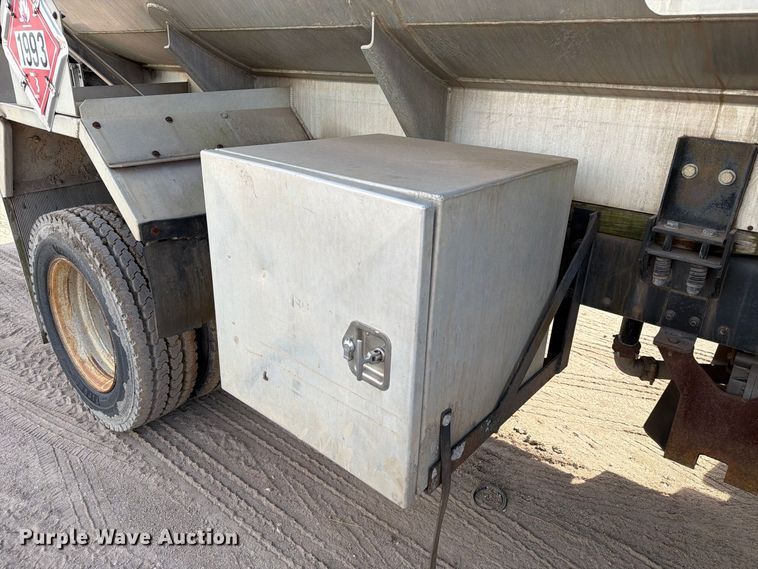 image for item EA7334 2005 Chevrolet C4 Fuel Truck