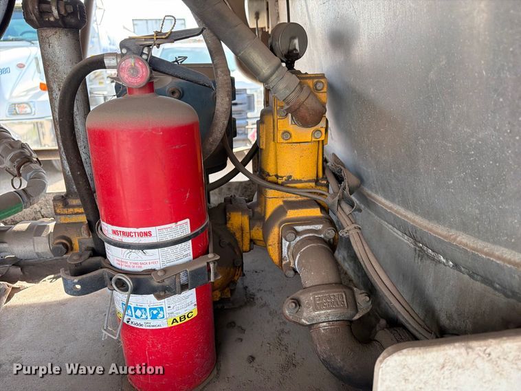 image for item EA7334 2005 Chevrolet C4 Fuel Truck