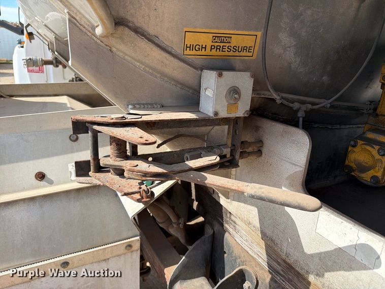 image for item EA7334 2005 Chevrolet C4 Fuel Truck