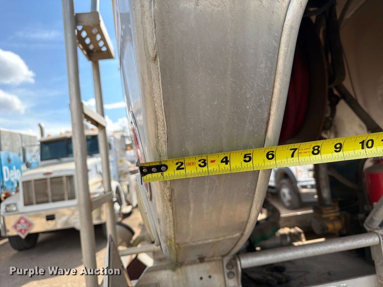 image for item EA7334 2005 Chevrolet C4 Fuel Truck