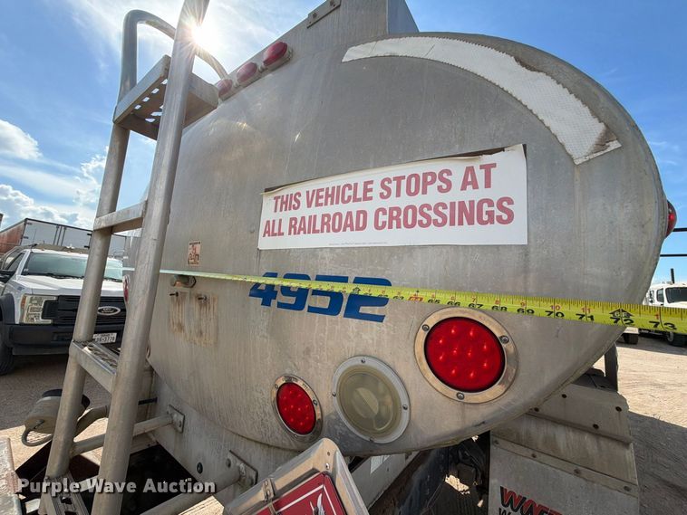 image for item EA7334 2005 Chevrolet C4 Fuel Truck