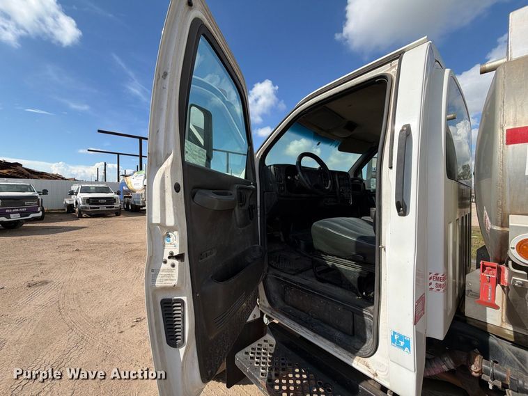image for item EA7334 2005 Chevrolet C4 Fuel Truck