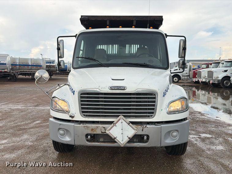 image for item EA7336 2006 Freightliner Business Class M2 rollback truck