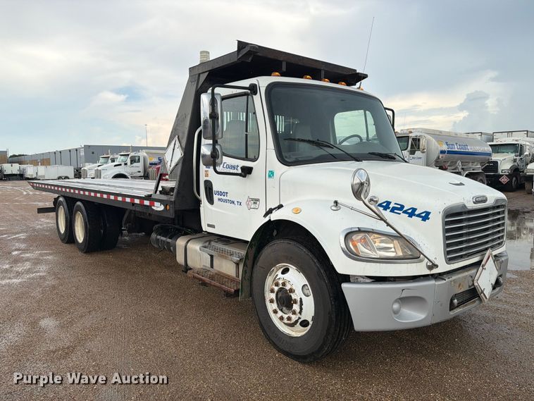 image for item EA7336 2006 Freightliner Business Class M2 rollback truck