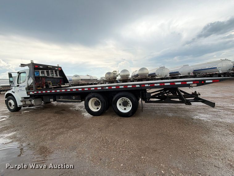 image for item EA7336 2006 Freightliner Business Class M2 rollback truck