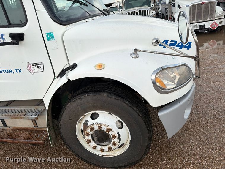 image for item EA7336 2006 Freightliner Business Class M2 rollback truck