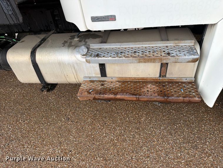 image for item EA7336 2006 Freightliner Business Class M2 rollback truck