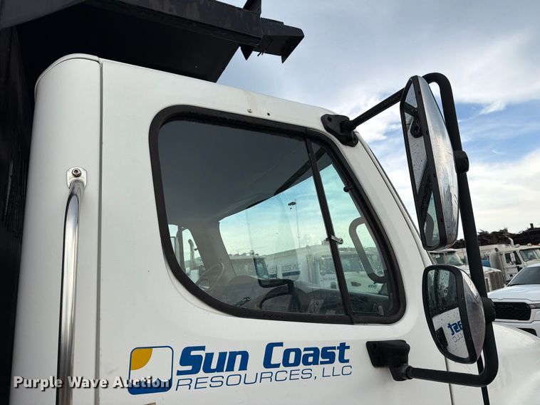 image for item EA7336 2006 Freightliner Business Class M2 rollback truck