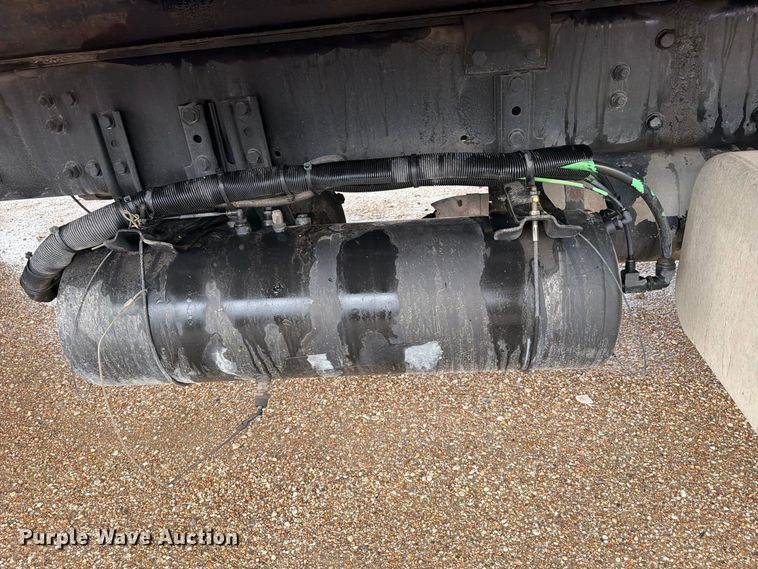 image for item EA7336 2006 Freightliner Business Class M2 rollback truck