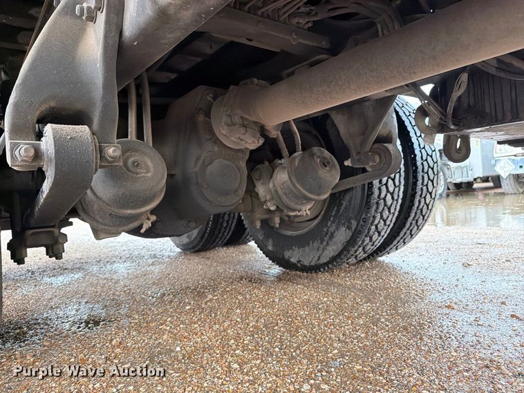 image for item EA7336 2006 Freightliner Business Class M2 rollback truck