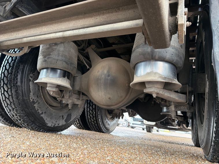image for item EA7336 2006 Freightliner Business Class M2 rollback truck