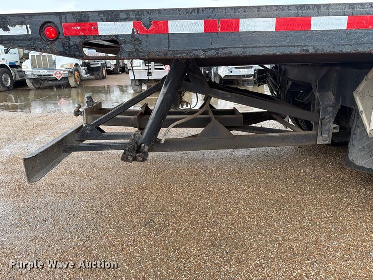 image for item EA7336 2006 Freightliner Business Class M2 rollback truck