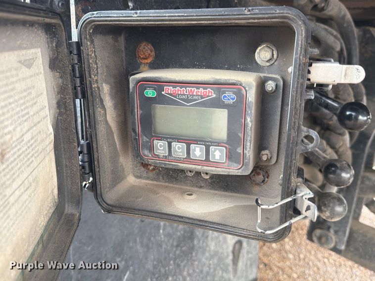 image for item EA7336 2006 Freightliner Business Class M2 rollback truck
