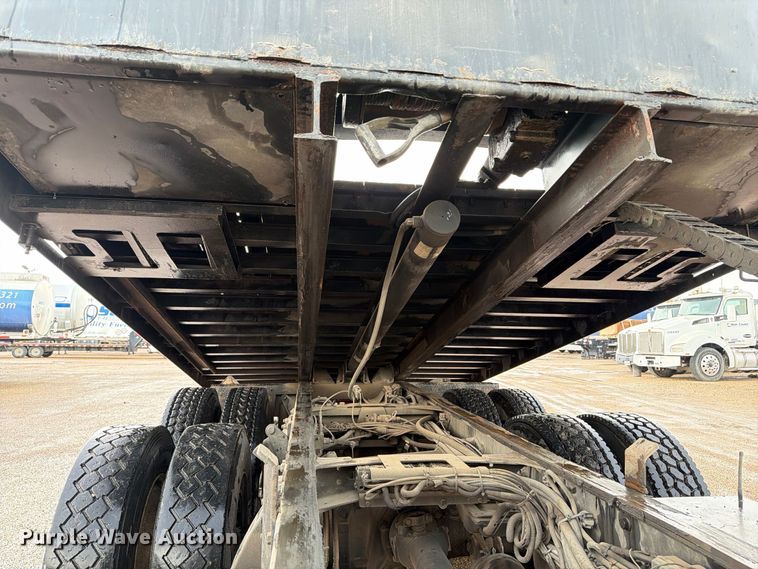 image for item EA7336 2006 Freightliner Business Class M2 rollback truck