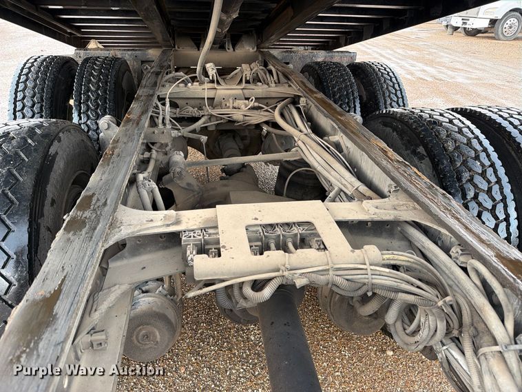 image for item EA7336 2006 Freightliner Business Class M2 rollback truck