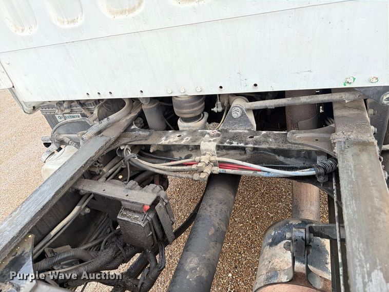 image for item EA7336 2006 Freightliner Business Class M2 rollback truck