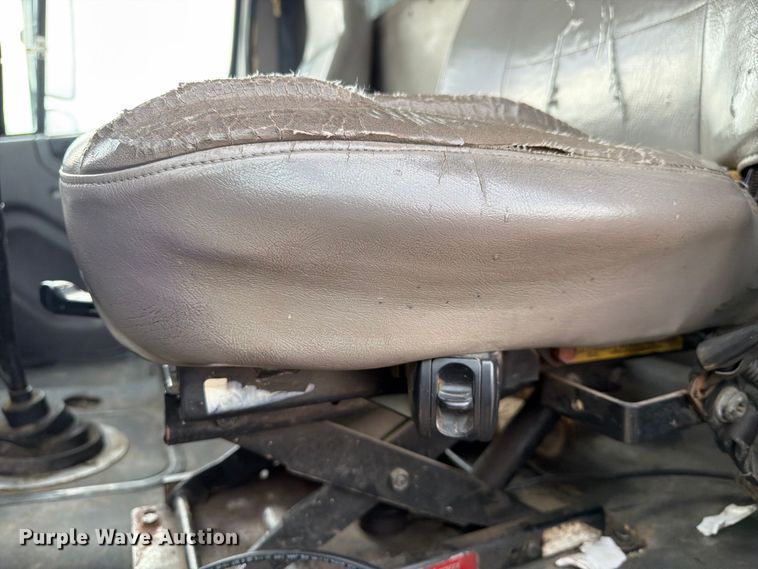 image for item EA7336 2006 Freightliner Business Class M2 rollback truck