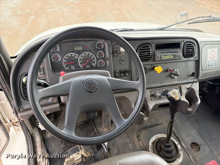 image for item EA7336 2006 Freightliner Business Class M2 rollback truck