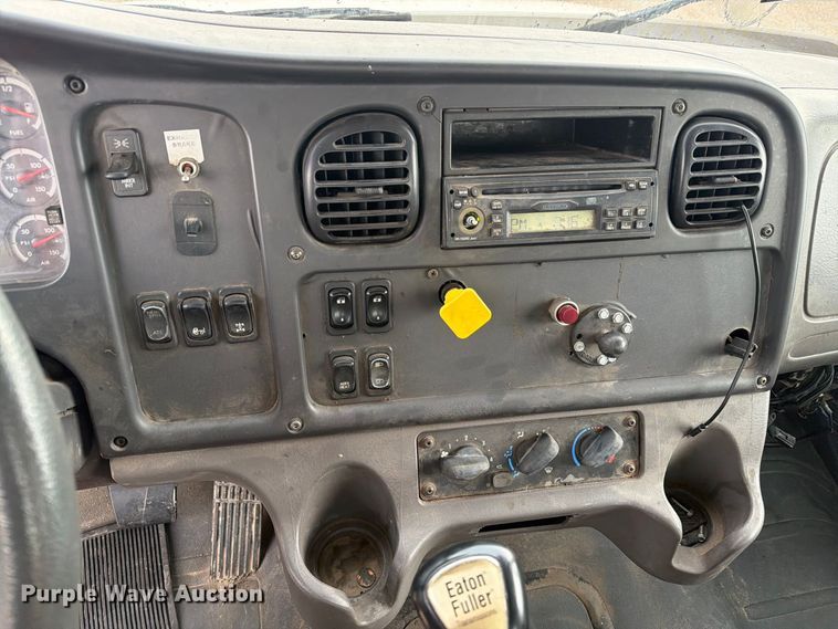 image for item EA7336 2006 Freightliner Business Class M2 rollback truck