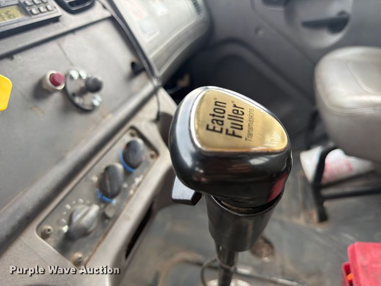 image for item EA7336 2006 Freightliner Business Class M2 rollback truck