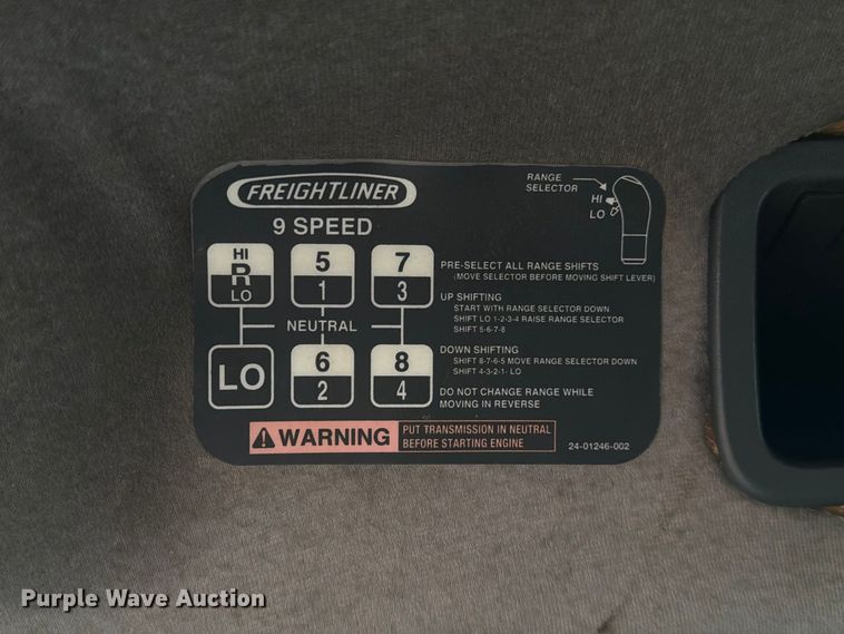 image for item EA7336 2006 Freightliner Business Class M2 rollback truck