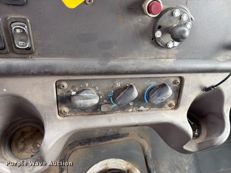 image for item EA7336 2006 Freightliner Business Class M2 rollback truck