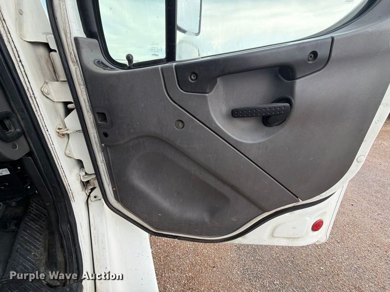 image for item EA7336 2006 Freightliner Business Class M2 rollback truck