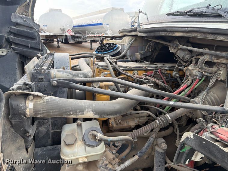 image for item EA7336 2006 Freightliner Business Class M2 rollback truck