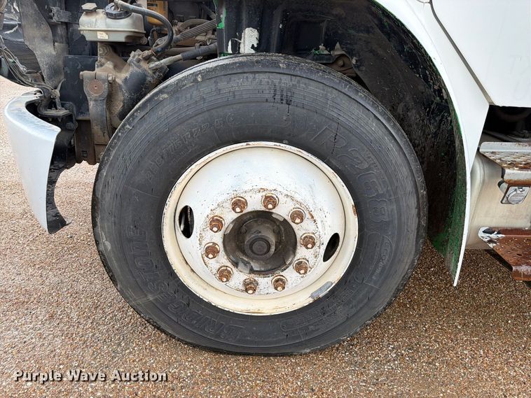 image for item EA7336 2006 Freightliner Business Class M2 rollback truck