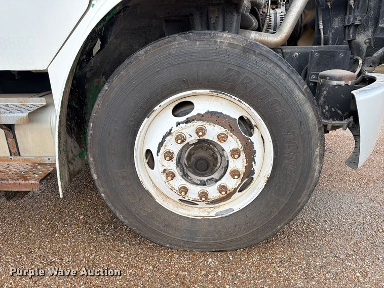 image for item EA7336 2006 Freightliner Business Class M2 rollback truck