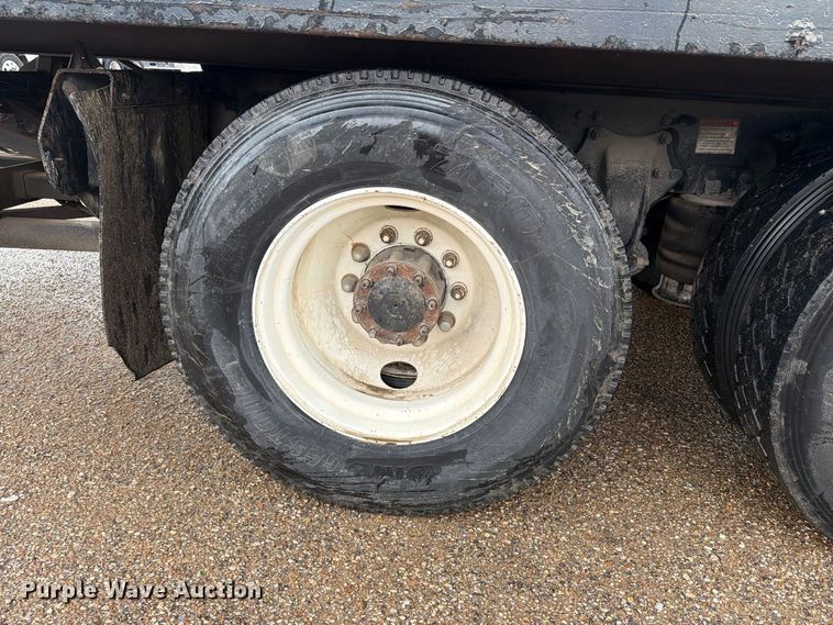 image for item EA7336 2006 Freightliner Business Class M2 rollback truck