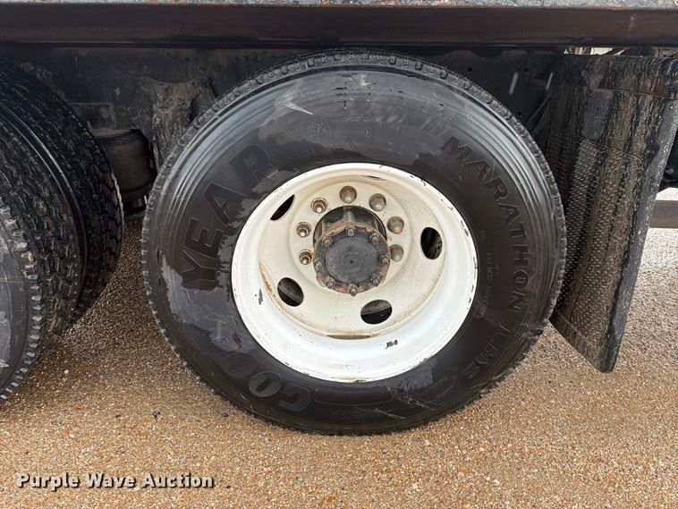image for item EA7336 2006 Freightliner Business Class M2 rollback truck