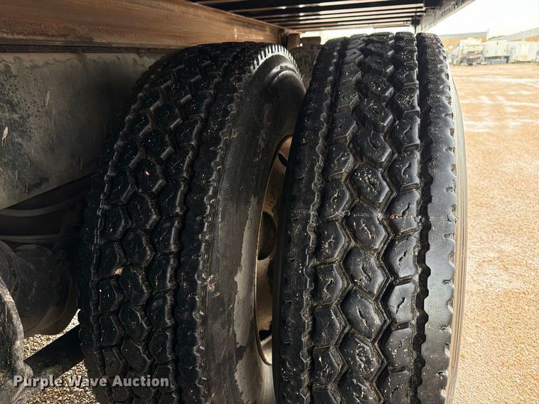 image for item EA7336 2006 Freightliner Business Class M2 rollback truck