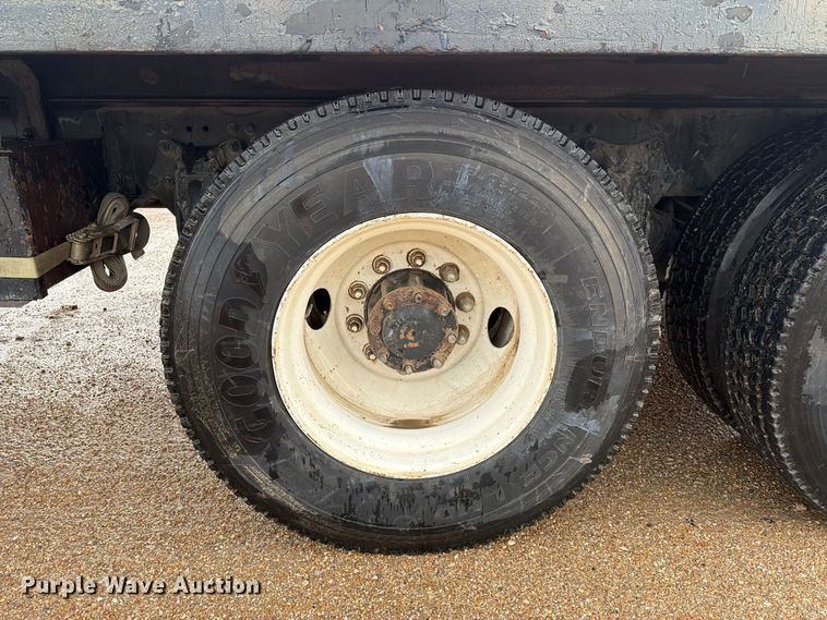 image for item EA7336 2006 Freightliner Business Class M2 rollback truck