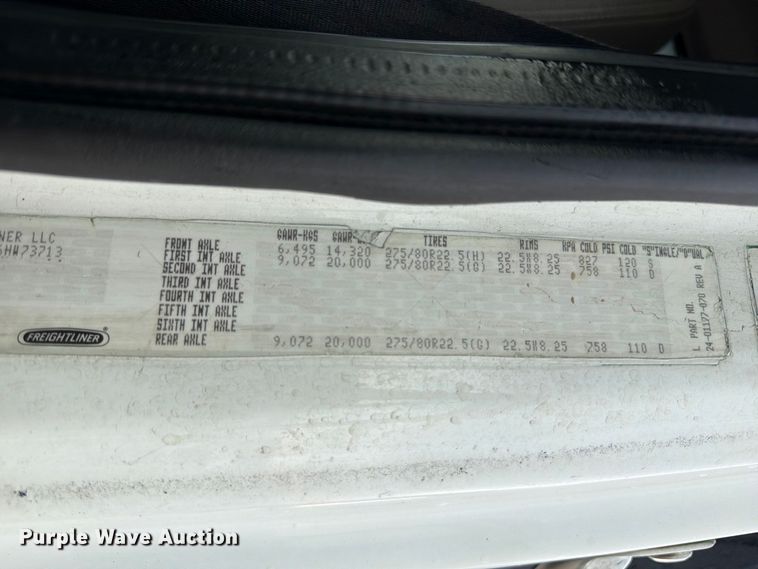 image for item EA7336 2006 Freightliner Business Class M2 rollback truck