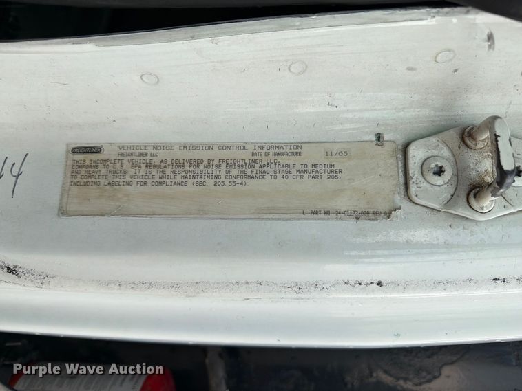 image for item EA7336 2006 Freightliner Business Class M2 rollback truck