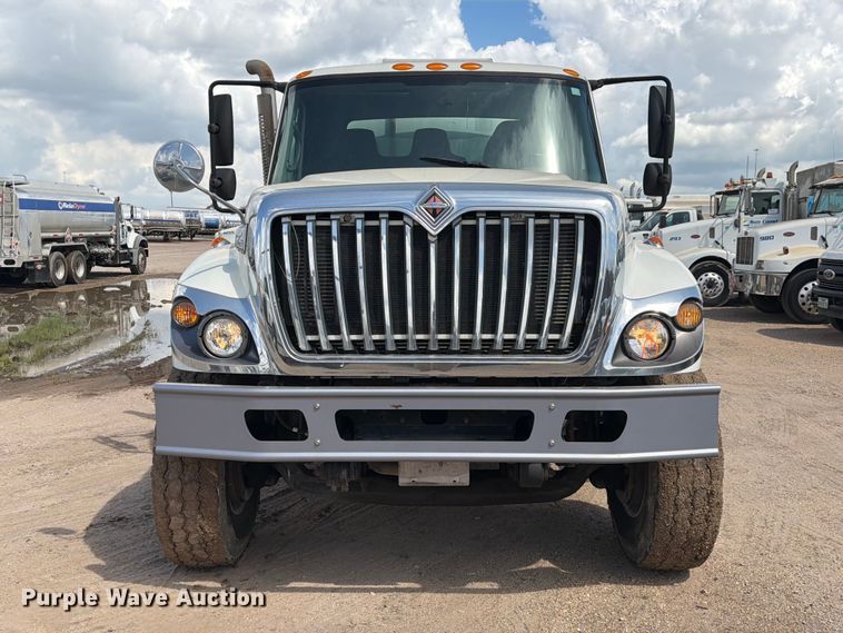 image for item EA7337 2010 International 7400 fuel truck