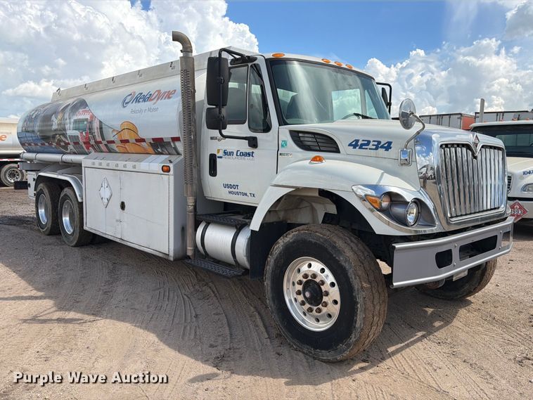image for item EA7337 2010 International 7400 fuel truck