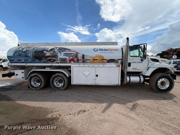 image for item EA7337 2010 International 7400 fuel truck