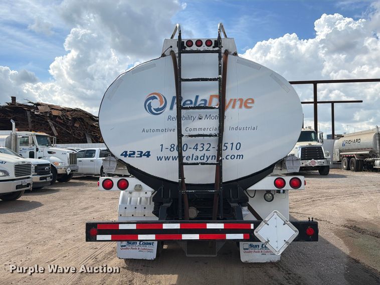 image for item EA7337 2010 International 7400 fuel truck