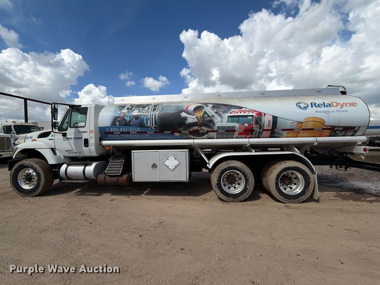 image for item EA7337 2010 International 7400 fuel truck